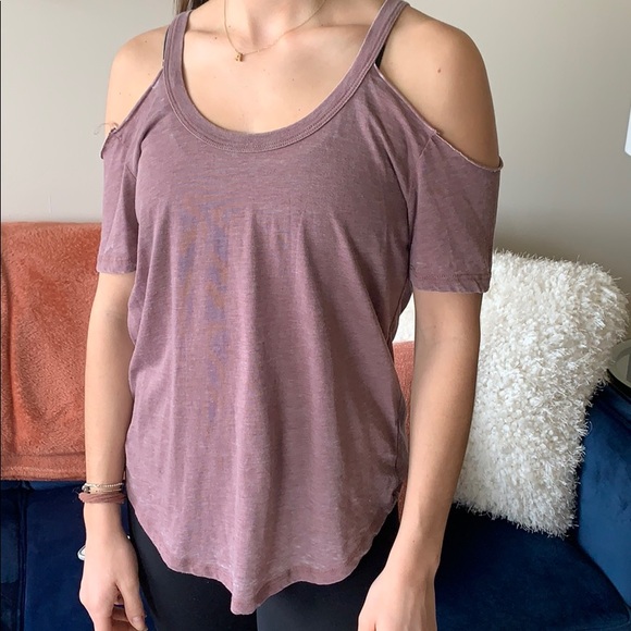 Shoulder less Tee - Picture 2 of 3